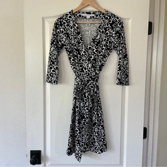 Diane Von Furstenberg Wrap Dress Halo Petal Black and White Floral Pattern 4 - Picture 3 of 15